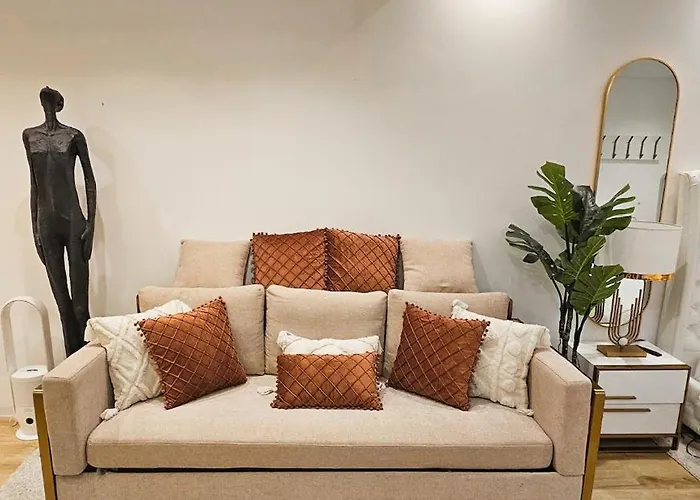 Ug Neubau City Wohnung - Pool, Gym, Sauna, Zweites Bad Extra Buchbar