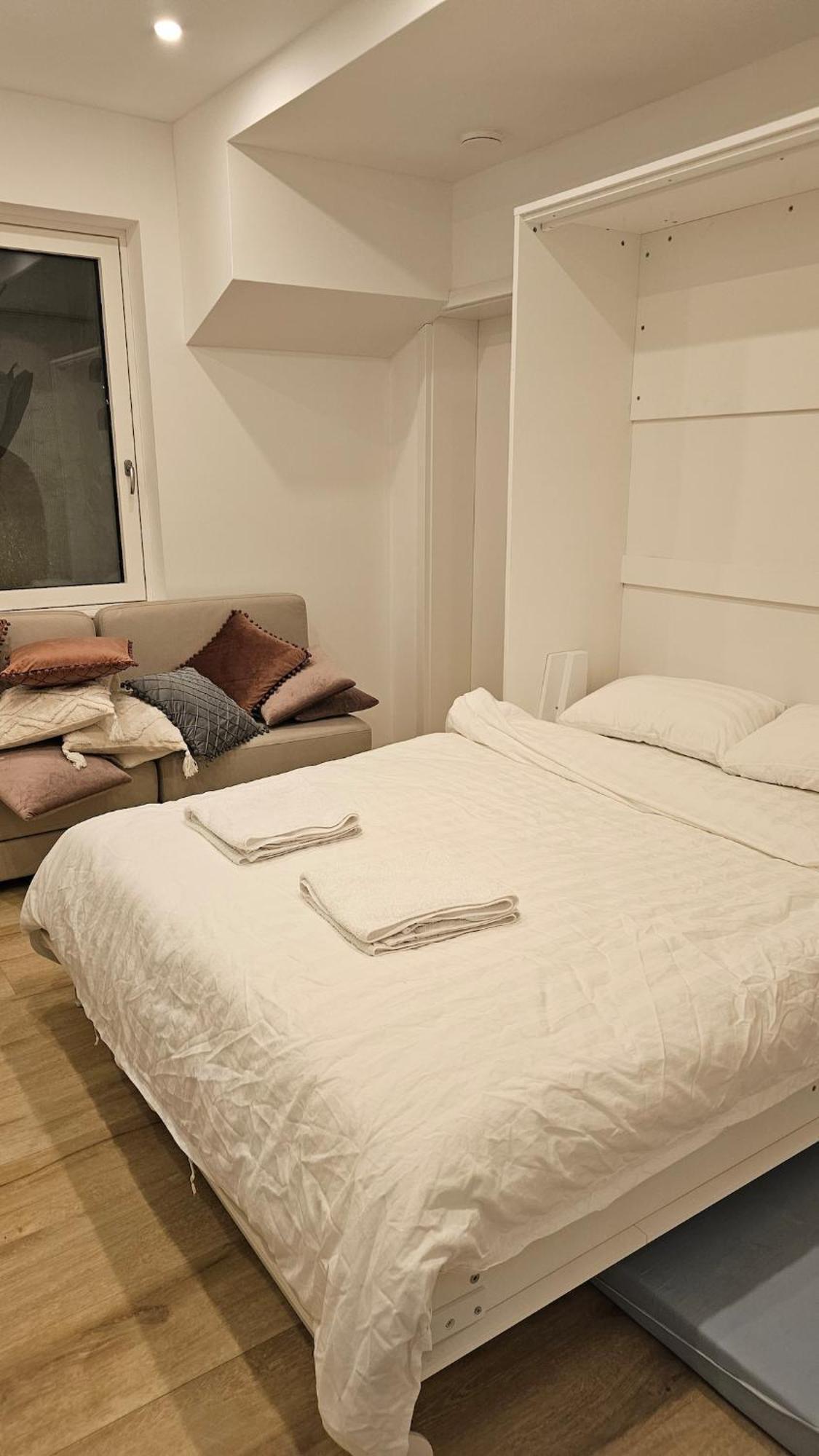 Ug Neubau City Wohnung - Pool, Gym, Sauna, Zweites Bad Extra Buchbar *